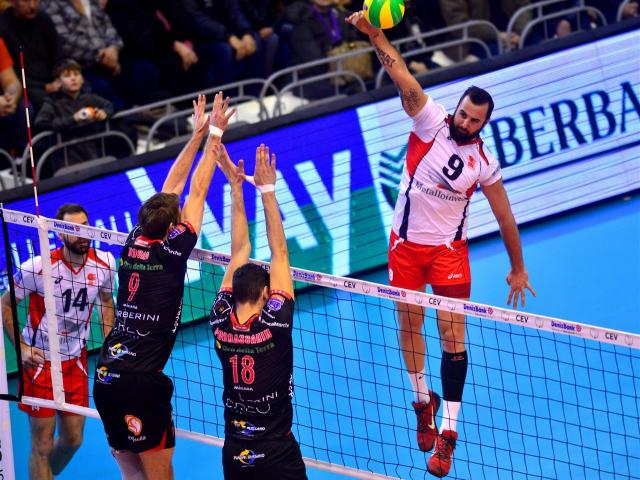 Thể thao - Bóng chuyền: Vỡ mặt với cú đập của "Vua dội bom"