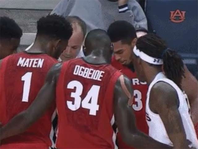 Thể thao - Đẳng cấp cửa trên: Đối thủ nghe lén, mời vào luôn