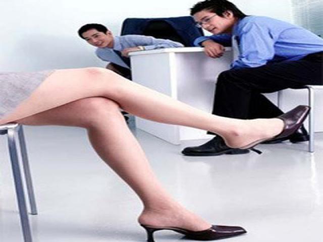 Tin tức trong ngày - Cấm công chức mặc áo không tay: "Sao mà buồn cười vậy?”