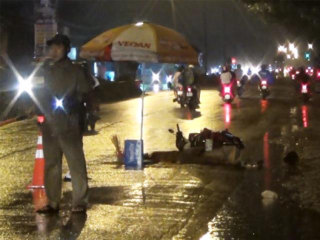 Tin tức trong ngày - Bà bầu, bé trai 8 tuổi tử vong trên đường trong đêm mưa