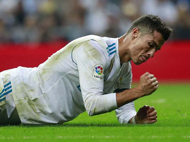 Bóng đá - Ronaldo sút 22 lần ghi 0 bàn: "Chân gỗ" đổ lỗi Zidane
