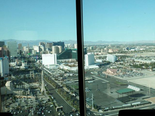 Thế giới - Nơi sát thủ Mỹ trữ ngàn viên đạn, 16 khẩu súng xả vào đám đông