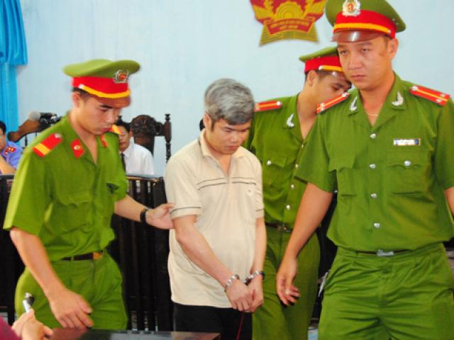 Pháp luật - Kẻ giết 2 cháu bé bịa chuyện thấy người thân giết người