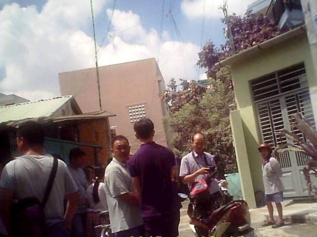 Pháp luật - Tài xế Grabbike bị khách đâm dao vào cổ, người bê bết máu