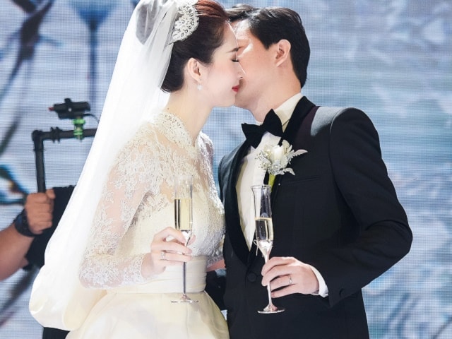 Người mẫu - Hoa hậu - Thu Thảo và chồng đại gia ôm hôn đắm đuối trong tiệc cưới xa hoa