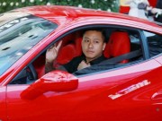 Đời sống Showbiz - Tuấn Hưng khó khăn tìm chỗ đỗ siêu xe Ferrari 15 tỷ đồng trên phố cổ