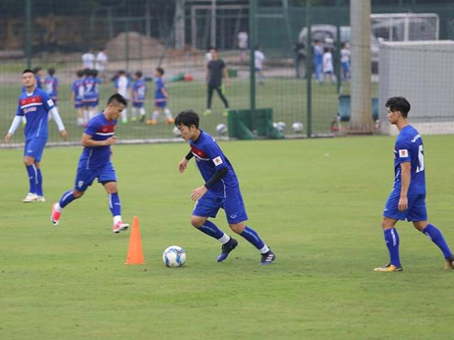 Bóng đá - ĐT Việt Nam đấu Campuchia: Văn Hậu trở lại, "tướng" Chung nở nụ cười