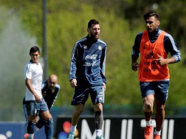 Bóng đá - Argentina dễ lỡ World Cup: Messi tiều tụy, sốc với "Vua áo đen"