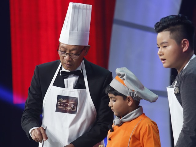 Phim - MC Lại Văn Sâm "không giữ sĩ diện" vì món chè của đầu bếp nhí Ấn Độ