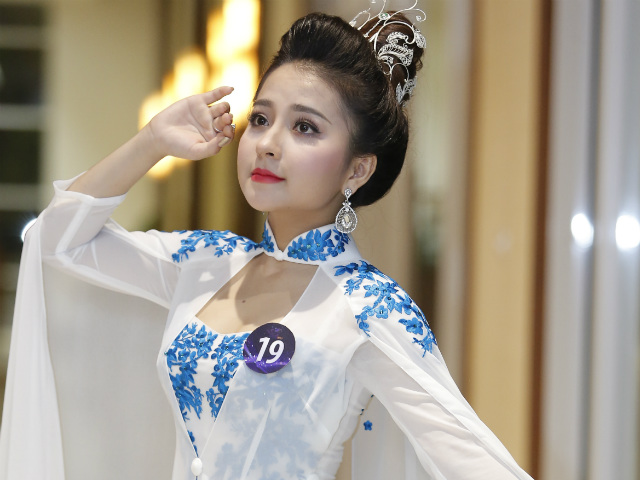 Ca nhạc - MTV - “Em út” cuộc thi Sao Mai ăn chay, tụng kinh để hát về đạo Phật