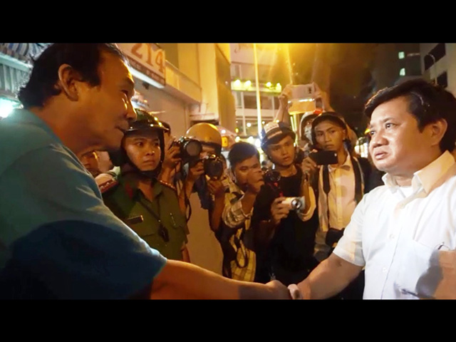 Tin tức trong ngày - Bị dân hỏi câu khó về “dẹp loạn” vỉa hè, ông Đoàn Ngọc Hải trả lời thế nào?