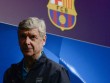 Barca đá Ngoại hạng Anh: Wenger "đuổi khéo", lo Arsenal mất suất C1?