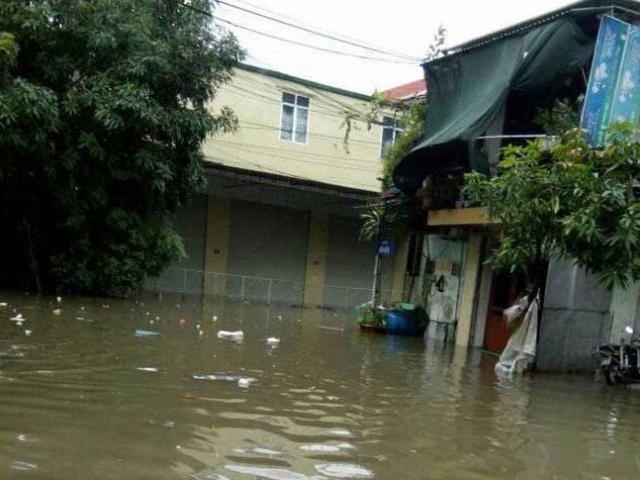 Tin tức trong ngày - Mưa suốt đêm, thành phố Vinh chìm trong biển nước