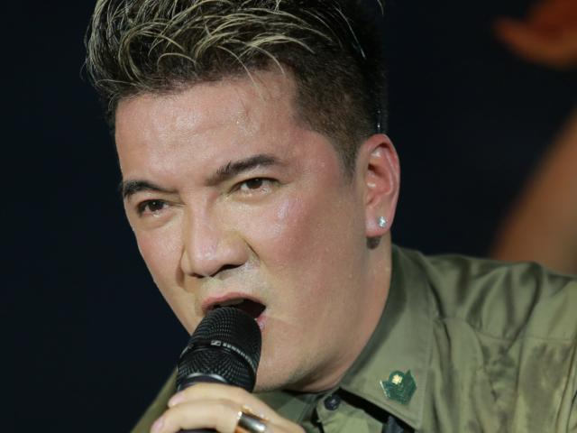 Ca nhạc - MTV - Đàm Vĩnh Hưng thay 5 trang phục, nhảy sung đến mướt mồ hôi