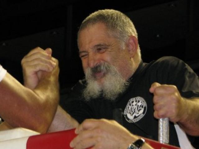 Thể thao - Dị nhân vật tay: U60, râu tóc bạc phơ khiến cao thủ "kêu trời"