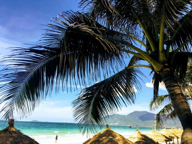 Ở Nha Trang có một bãi biển đẹp ”thần sầu”, chẳng kém gì Hawai