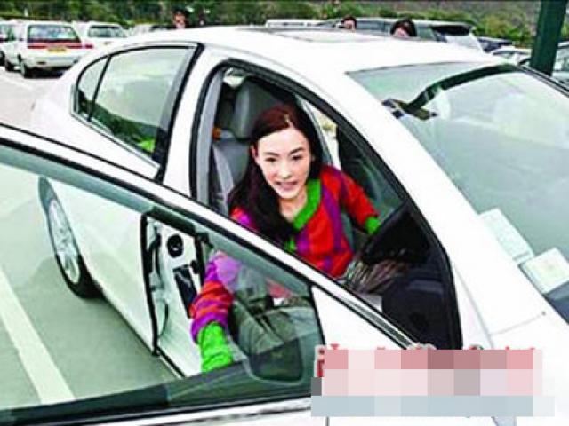 Phim - Vợ cũ Tạ Đình Phong thay xế hộp "xoành xoạch" như thay áo
