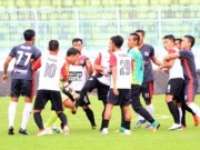 Bóng đá - V-League chào thua: Cầu thủ Indonesia ẩu đả, đánh trọng tài, 1 CĐV thiệt mạng