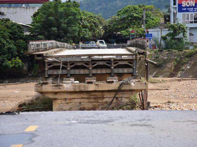 Sập cầu Thia ở Yên Bái: Thi thể cô giáo mầm non trôi về Phú Thọ