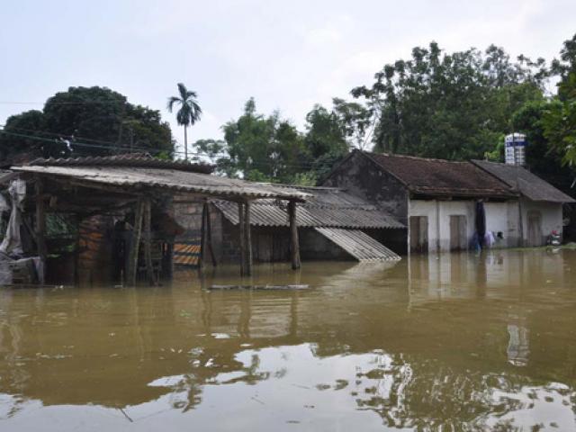 3 xã vùng đê vỡ của Hà Nội vẫn chìm trong nước