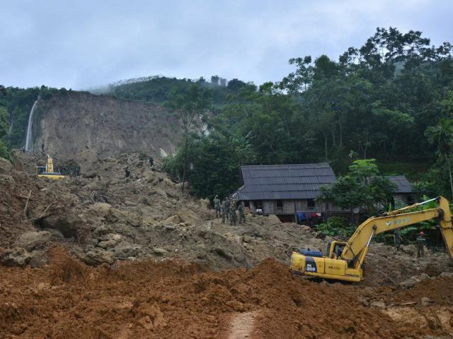 Vụ lở đất ở Hòa Bình: Tìm thấy một phần thi thể nạn nhân ở độ sâu gần 10m