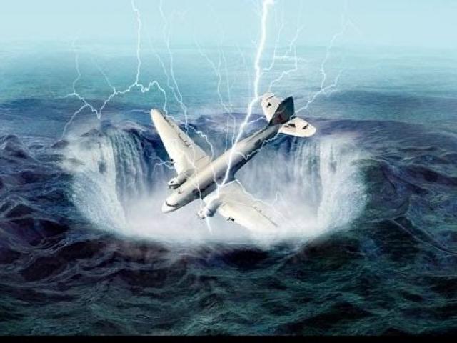 Kỳ lạ đám mây khổng lồ và 75 máy bay mất tích bí ẩn ở Tam giác quỷ Bermuda