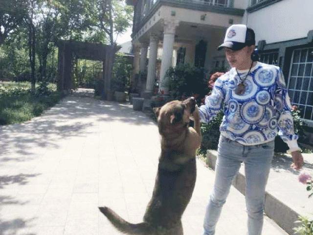 Đời sống Showbiz - Choáng với căn biệt thự "rộng như công viên" của "Võ Tắc Thiên" Lưu Hiểu Khánh