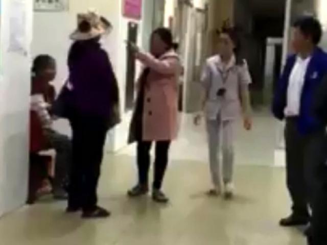 Tin tức trong ngày - Vụ trẻ sơ sinh tử vong: Đình chỉ 3 nữ hộ sinh ngủ trong kíp trực