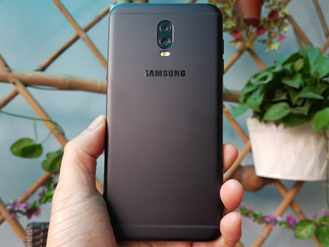 Thời trang Hi-tech - Top smartphone chụp ảnh xóa phông "ảo diệu", giá mềm