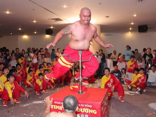 Tin tức trong ngày - Sáng 20/10, bậc thầy kung-fu VN sẽ móc mắt, thọc giáo để xác lập kỷ lục TG