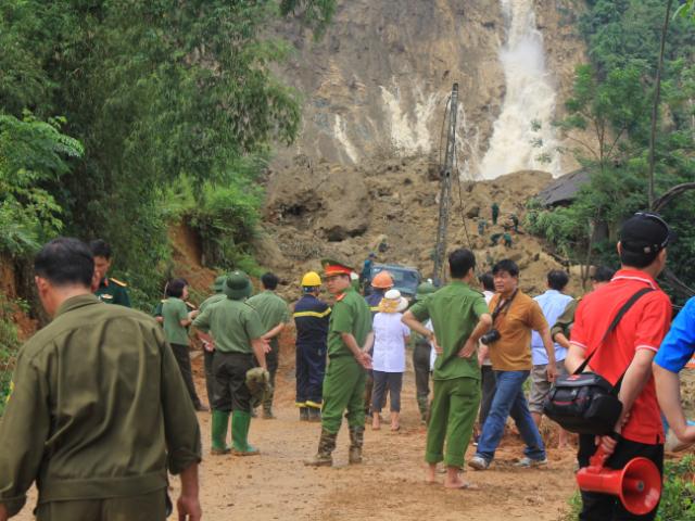 Tin tức trong ngày - Bác tin tìm thấy nạn nhân thứ 19 bị đất vùi ở xóm Khanh