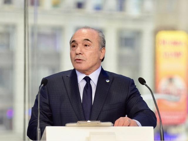 Tài chính - Bất động sản - Cậu bé nghèo nhập cư trở thành tỷ phú nhờ truyền hình cáp