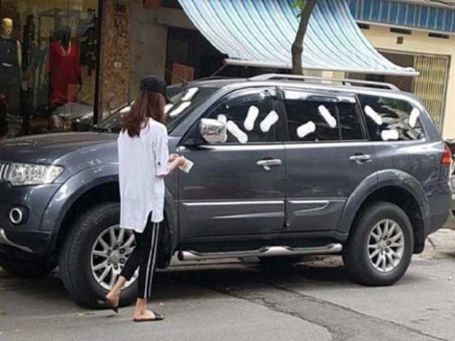 Tin tức trong ngày - Nóng 24h qua: Cô gái trẻ dùng băng vệ sinh dán kín ô tô án ngữ trước cửa hàng