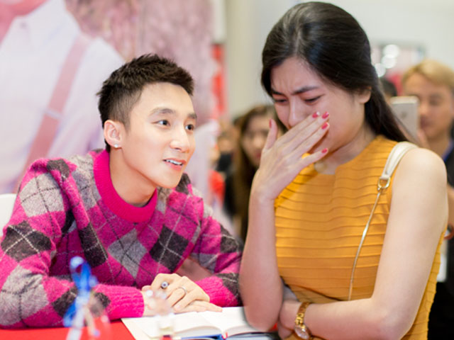 Ca nhạc - MTV - Chị gái cậu bé bị ung thư khóc nức nở khi gặp Sơn Tùng