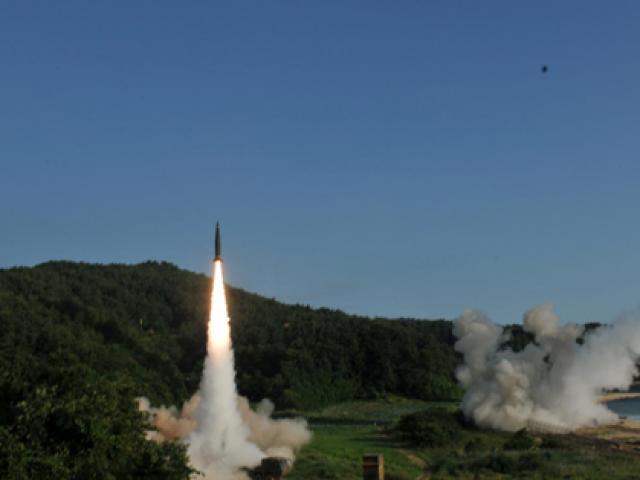 Thế giới - Hàn Quốc phát triển tên lửa "quái vật" đối phó Triều Tiên