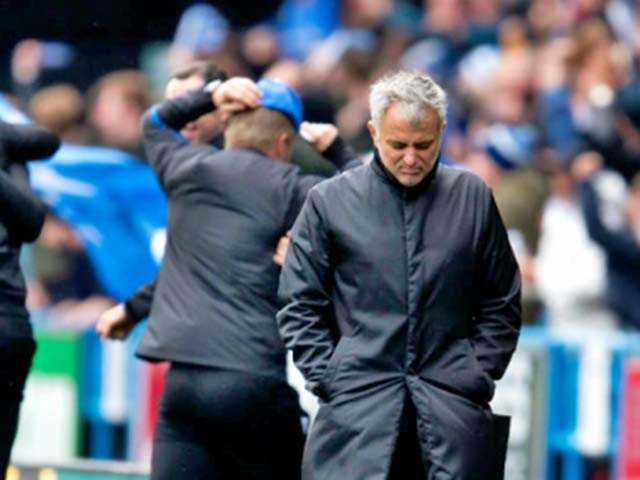 Bóng đá - 15 tháng của MU - Mourinho: Không xứng Sir Alex, thua cả Wenger