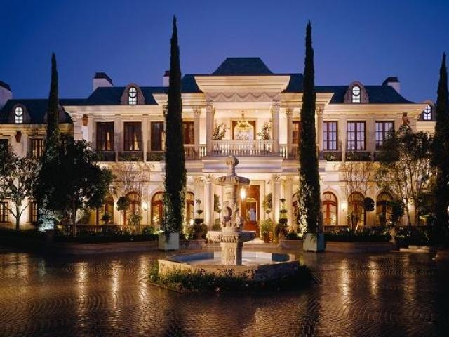 Tài chính - Bất động sản - Có gì trong căn biệt thự trị giá 85 triệu USD của gia đình siêu mẫu Gigi Hadid?