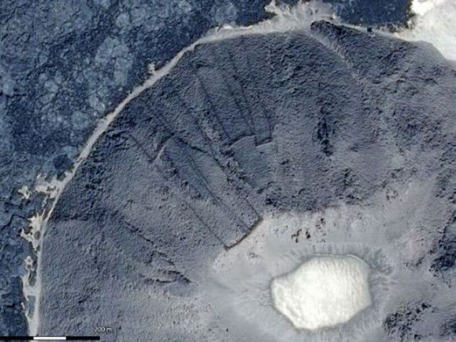 Phát hiện nhiều ”cánh cổng” bí ẩn trên sa mạc nhờ... Google Earth