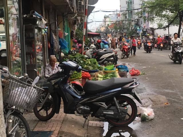 Tin tức trong ngày - Vỉa hè quận 1 ra sao sau nửa tháng ông Hải bị văn bản "trói chân"?