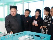 Thế giới - Lần hiếm hoi ông Kim Jong-un đi thị sát nhà máy cùng vợ