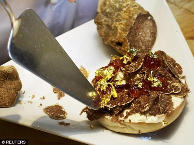 Thị trường - Tiêu dùng - "Giật mình" với chiếc bánh mì có giá lên tới 22 triệu đồng