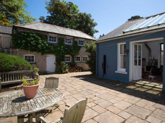 Tài chính - Bất động sản - Căn nhà trị giá 89 tỷ ‘vỏ xấu, ruột tốt’ tại Anh