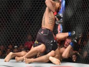 Thể thao - UFC: 1 đá và cả tá đấm, lính nhảy dù cho “The Joker” ngất lịm