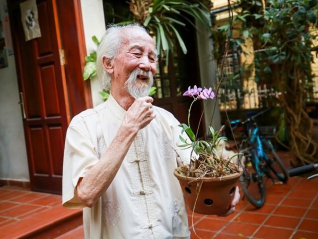 Đời sống Showbiz - "Ông nội quốc dân" phải viết giấy cam đoan mới lấy được vợ kém 14 tuổi