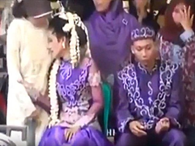 Bạn trẻ - Cuộc sống - Phải lấy người không yêu, cô dâu khóc đến ngất trong đám cưới