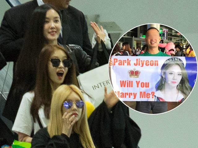 Fan Việt hoá trang, giăng băng rôn cầu hôn T-ara tại sân bay