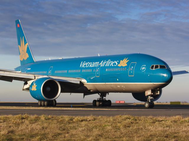 Tin tức trong ngày - Hạ cánh khẩn cấp, Vietnam Airlines cứu mạng 2 hành khách