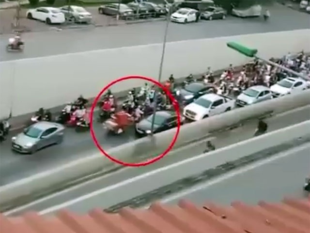 Video Clip Cười - Đi ngược chiều hầm Kim Liên, nữ Ninja "cân cả thế giới"