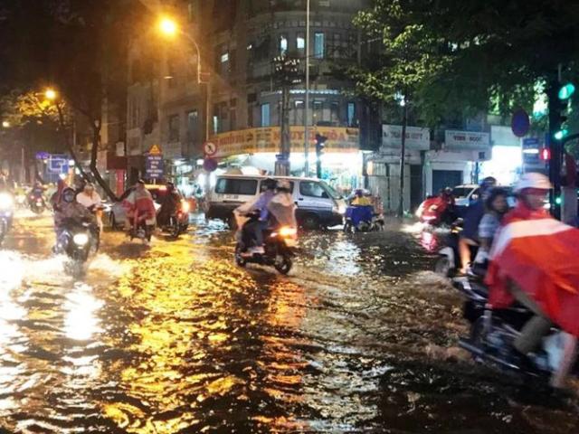 Bão không vào, trung tâm Sài Gòn bất ngờ bị ngập