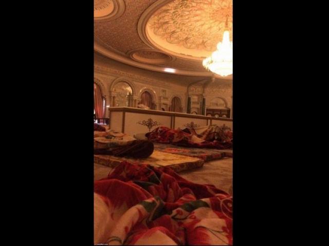 Ánh sốc về hoàng tử Ả Rập khét tiếng trong khách sạn xa xỉ